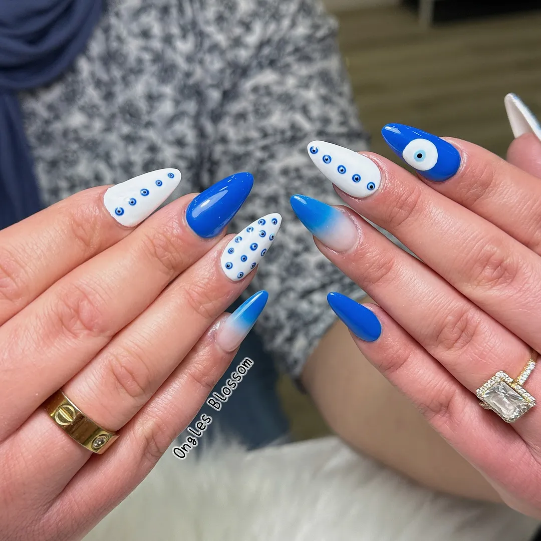 Cobalt dotted French nails by Ongles Blossom