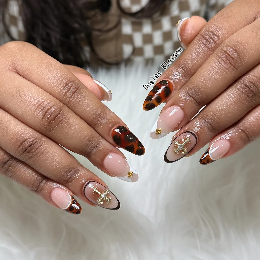 Tortoiseshell almond nail art by Ongles Blossom